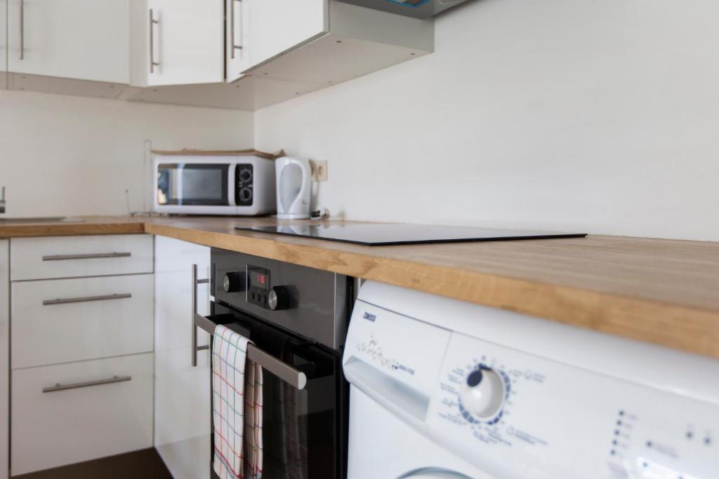 Louise Uptown Apartments بروكسل الغرفة الصورة
